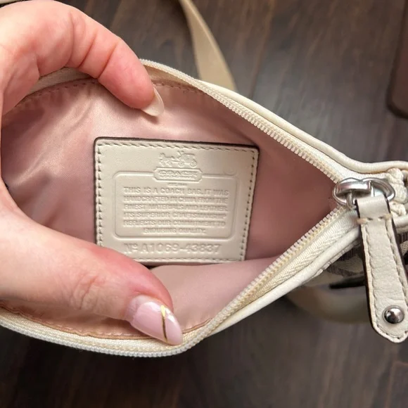 Vintage Coach Cream Shoulder/crossbody - Picture 3 of 4